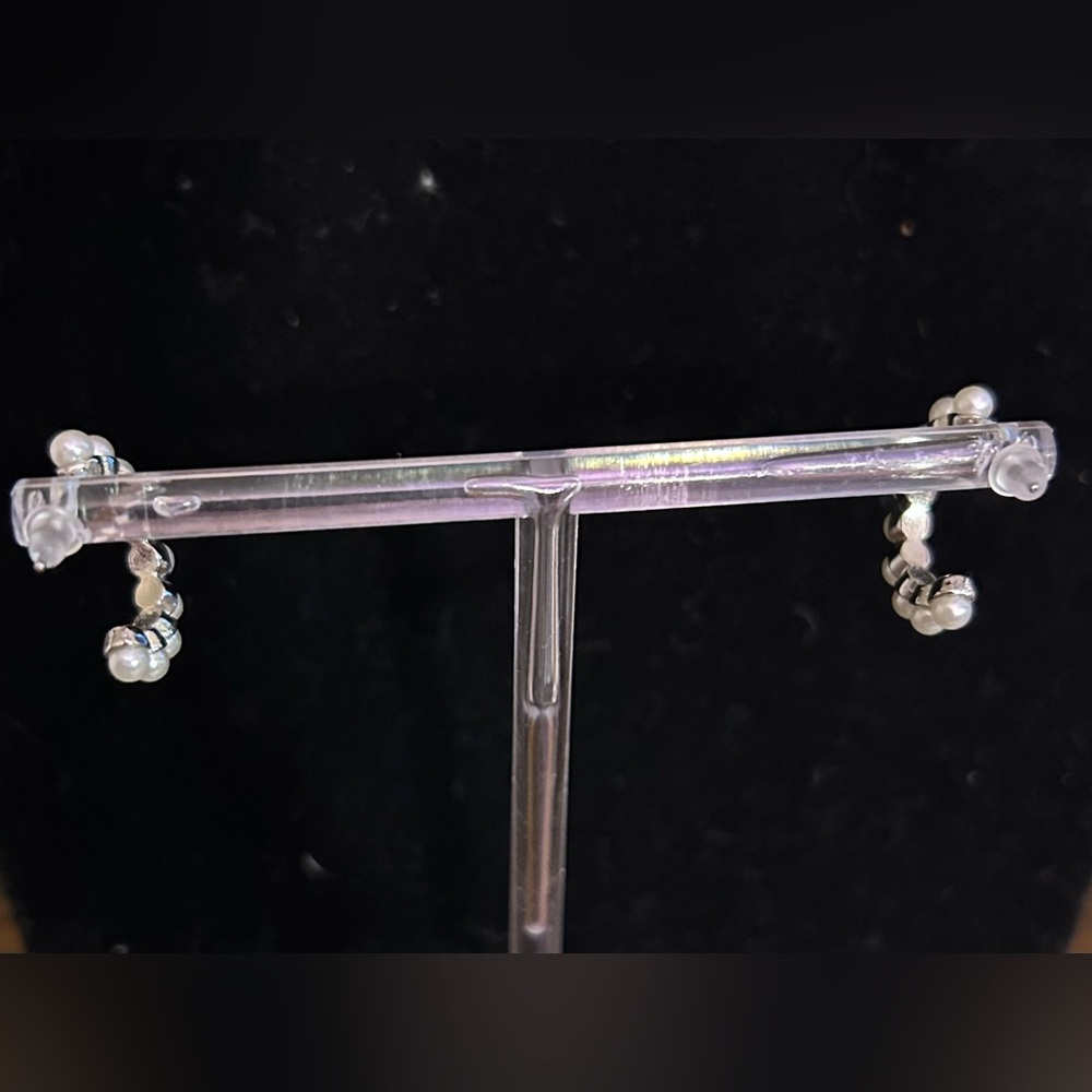 ❤️⭐ Silver and Pearl Half Hoop Earrings - Picture 3 of 5